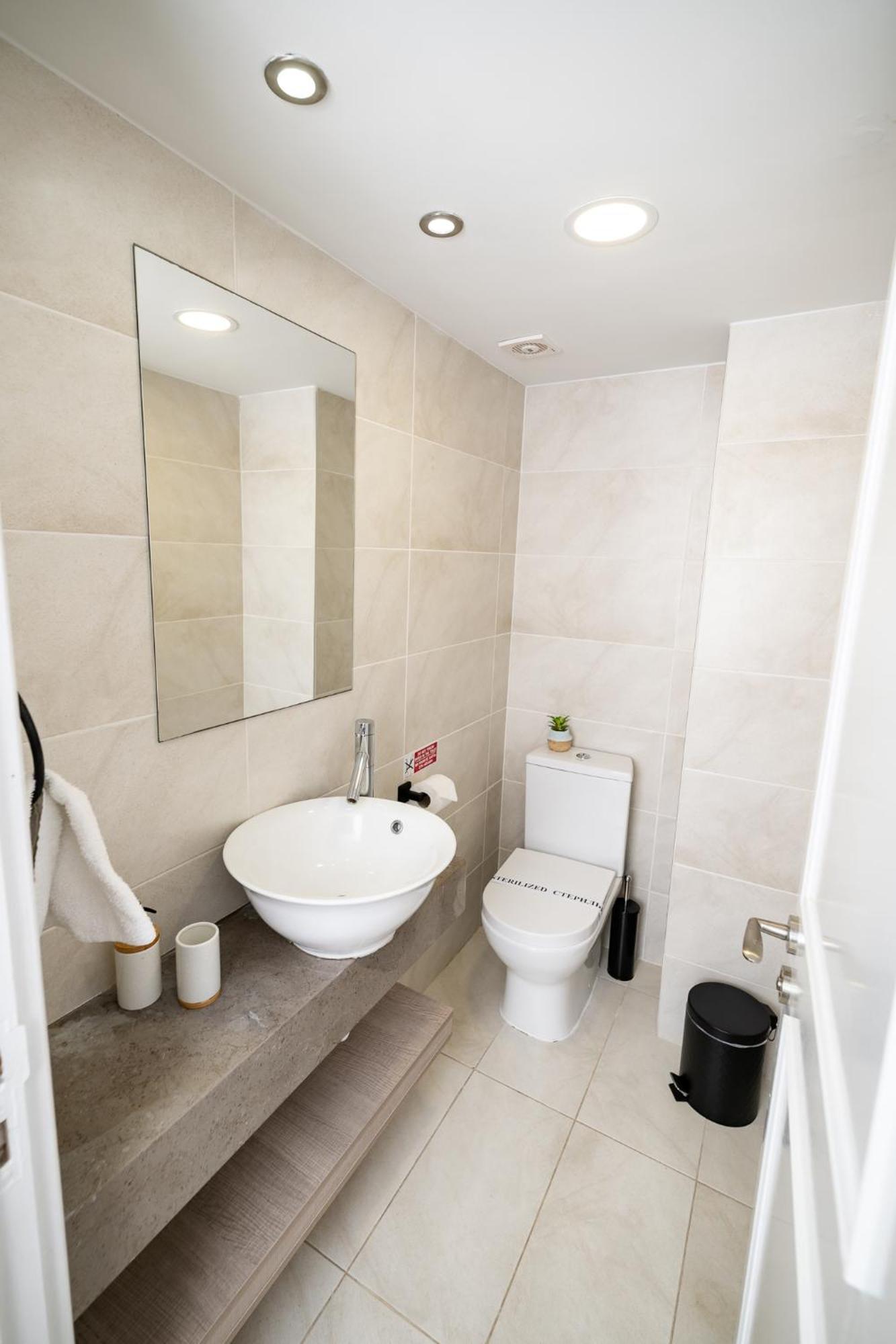 Lazuli Beachfront Apartment 144 Larnaca Exterior foto
